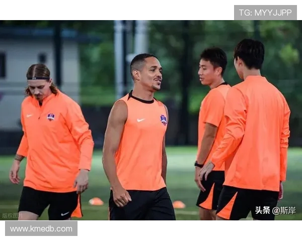 上海申花与梅州客家展开激烈对决 双方全力争胜力争积分