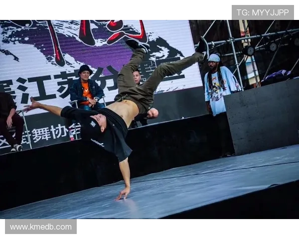 西安滑板队在世界街舞大赛中的默契配合与精彩表现分析