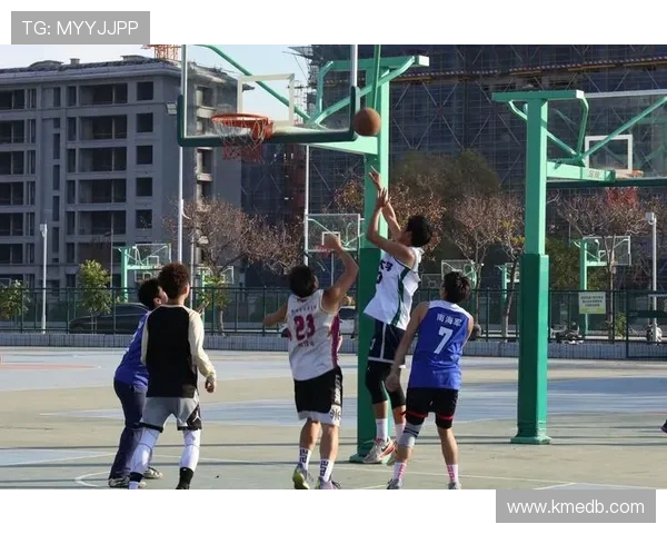 深入解析篮球运动员成长历程与赛场荣耀背后动力来源探索全貌呈现 深入解析篮球运动员成长历程与赛场荣耀背后动力来源探索全貌呈现